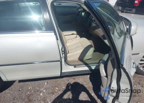 2004 Lincoln Town Car Ultimate from USA, damaged, VIN 1LNHM83W64Y687669